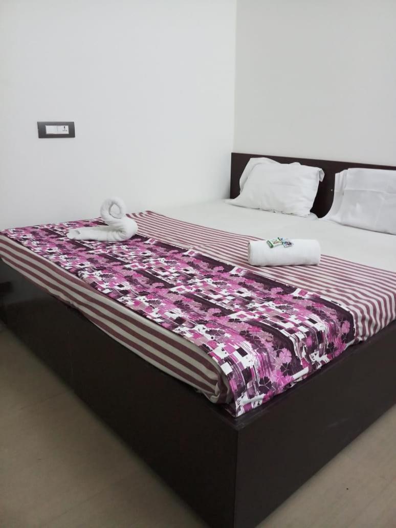 Hôtel Sri Kousthubham Residency à Tirupati Extérieur photo