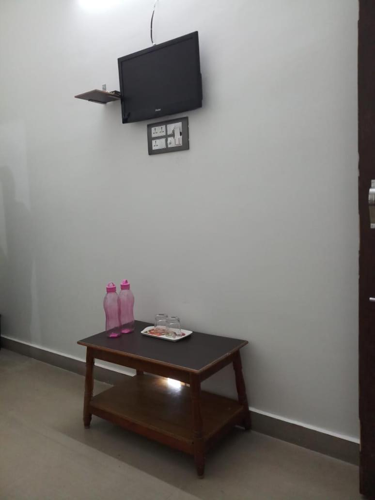 Hôtel Sri Kousthubham Residency à Tirupati Extérieur photo