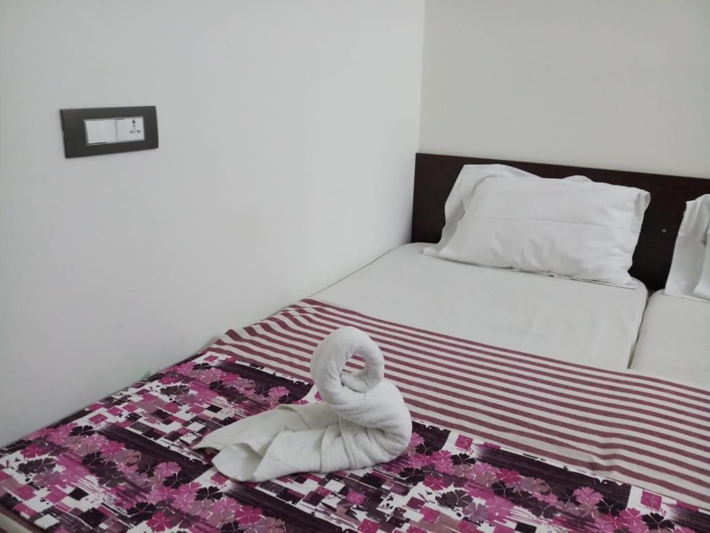 Hôtel Sri Kousthubham Residency à Tirupati Extérieur photo