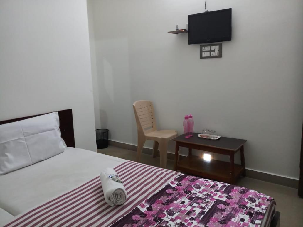 Hôtel Sri Kousthubham Residency à Tirupati Extérieur photo