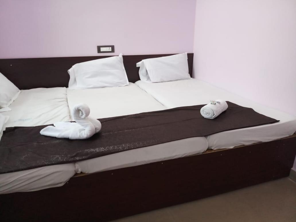 Hôtel Sri Kousthubham Residency à Tirupati Extérieur photo