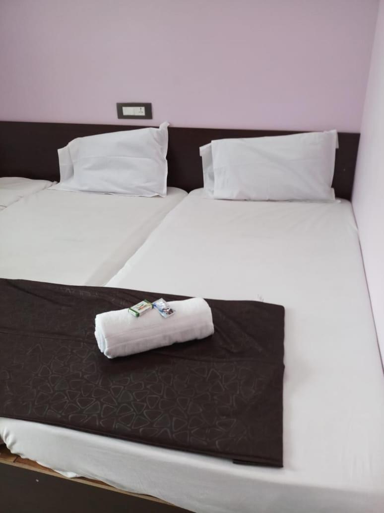 Hôtel Sri Kousthubham Residency à Tirupati Extérieur photo