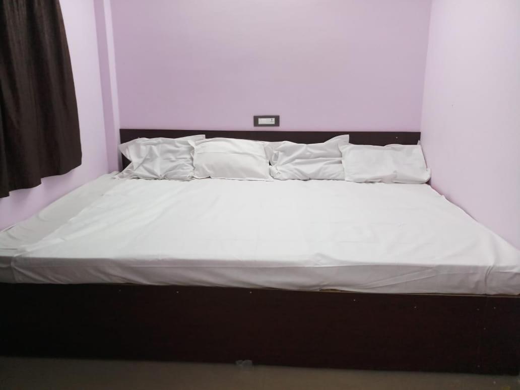 Hôtel Sri Kousthubham Residency à Tirupati Extérieur photo