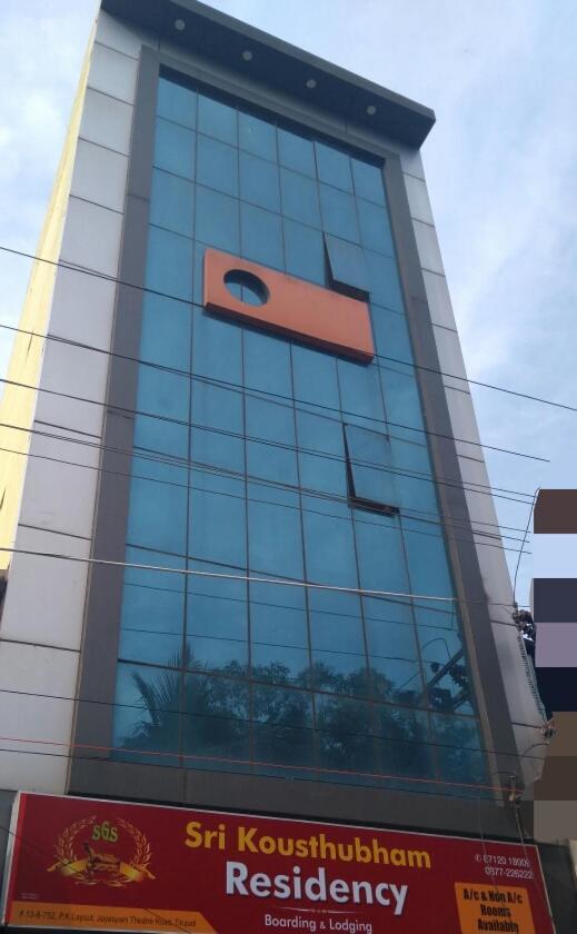 Hôtel Sri Kousthubham Residency à Tirupati Extérieur photo